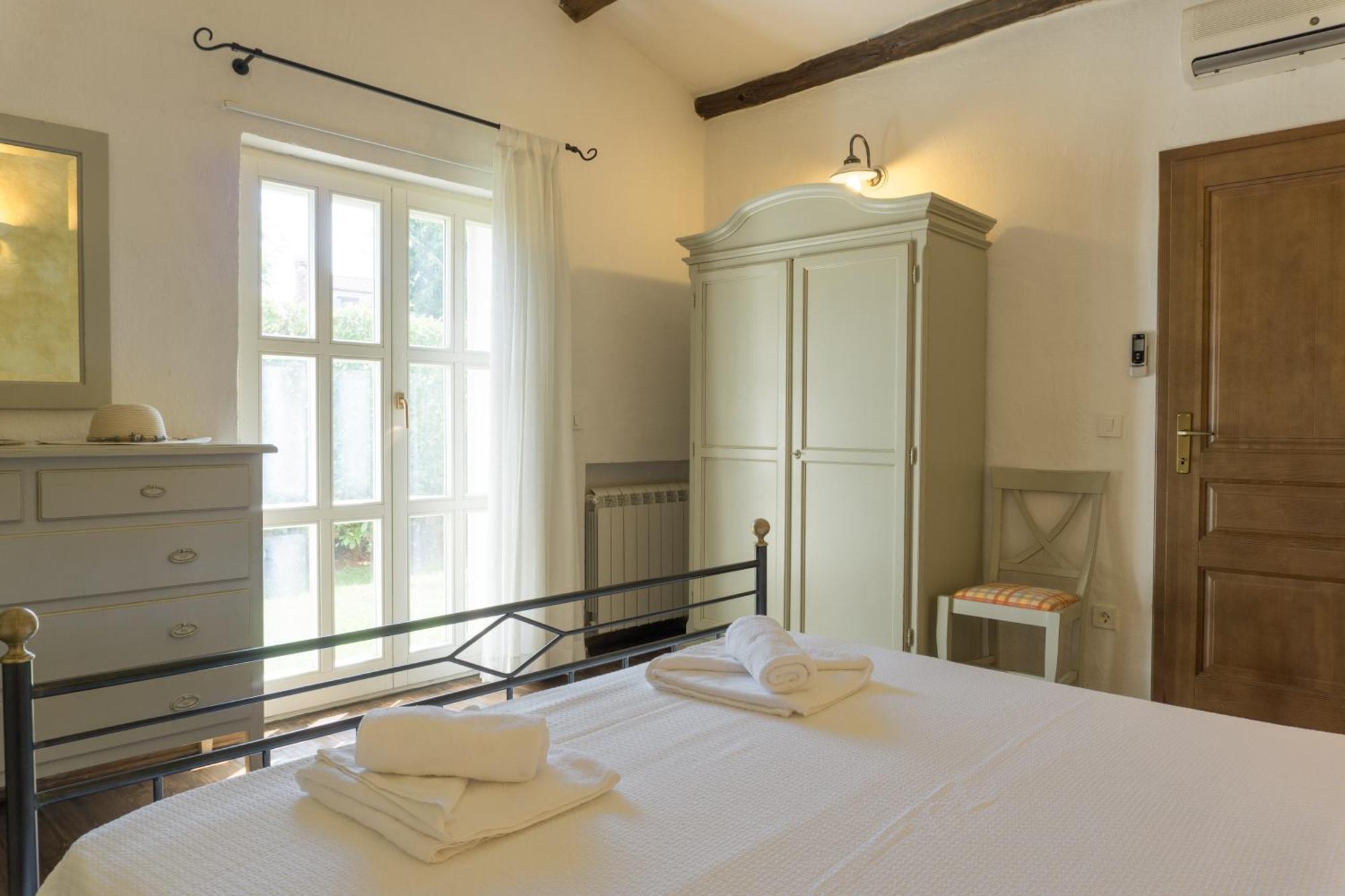 Villa Melissa - Istrisches Steinhaus Mit Pool In Guter Lage Sveti Lovreč Pazenatički エクステリア 写真